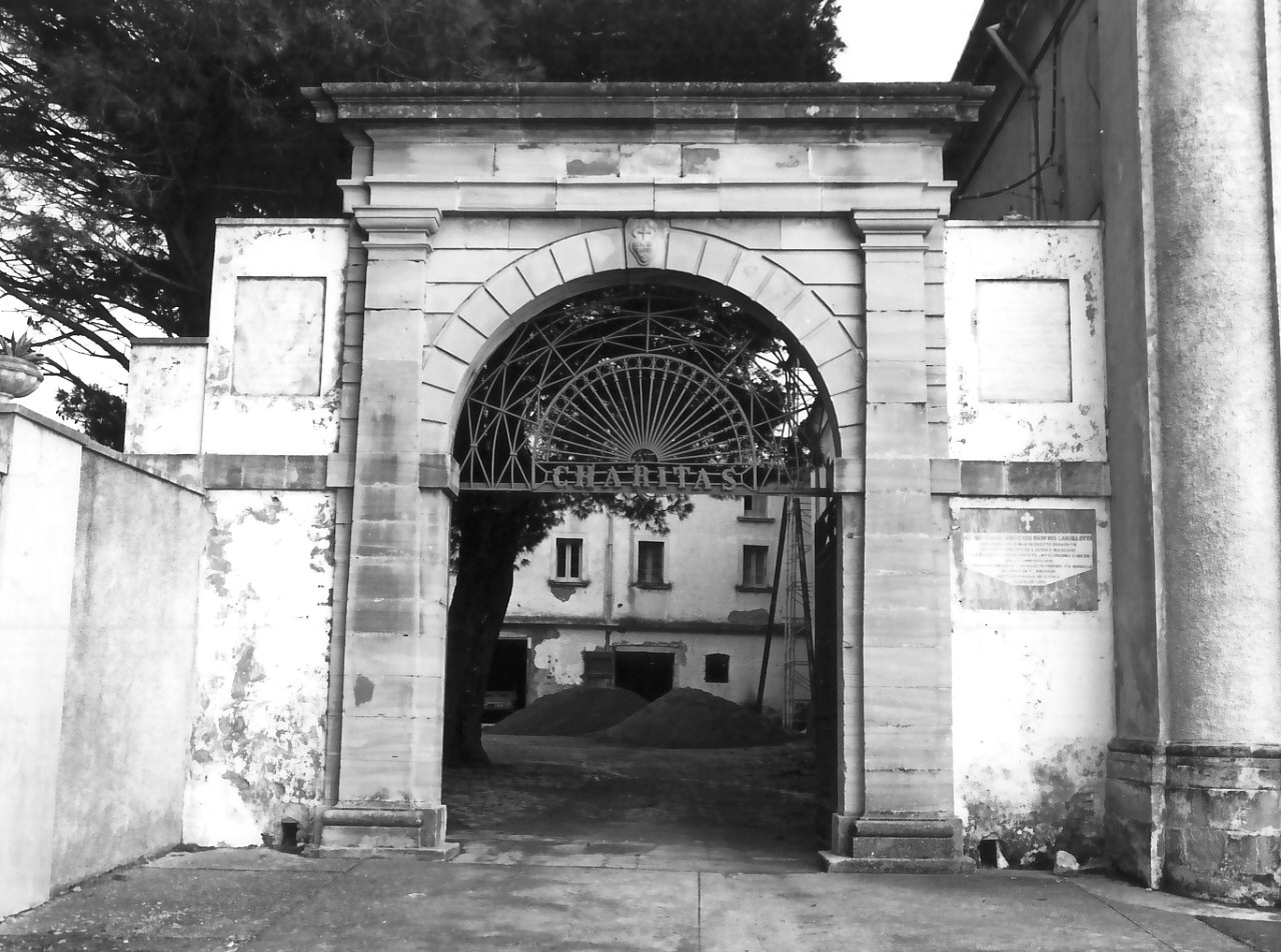 portale - ad arco, opera isolata - bottega calabrese (sec. XX)