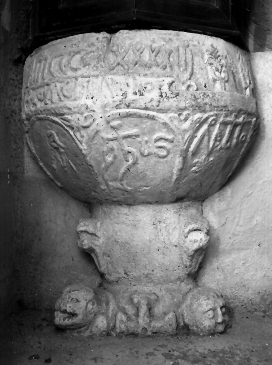 fonte battesimale - bottega calabrese (sec. XVI)