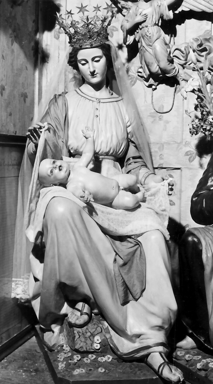 Madonna (statua, elemento d'insieme) - bottega fiorentina (inizio sec. XX)