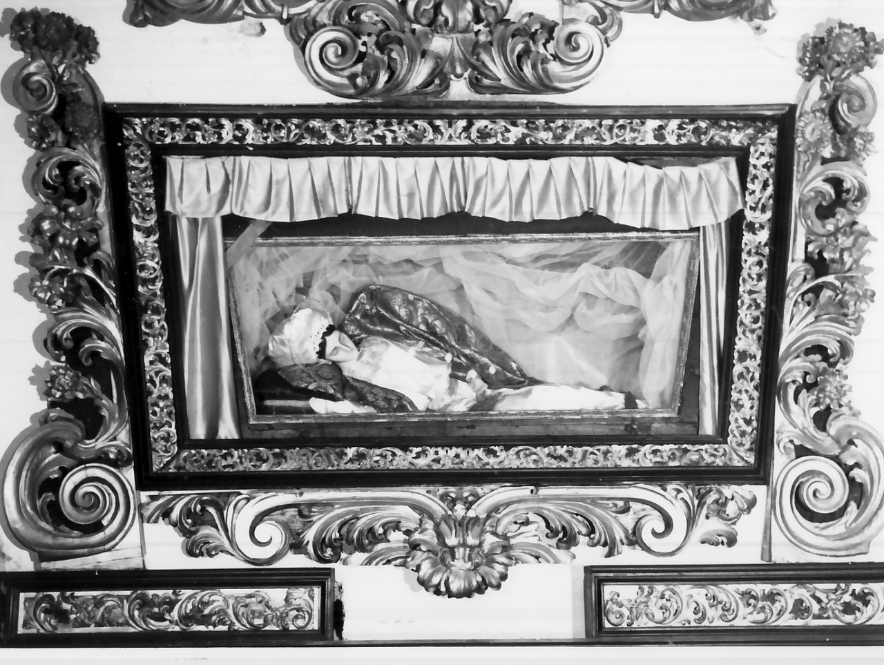 cornice, opera isolata - bottega leccese (sec. XVII)