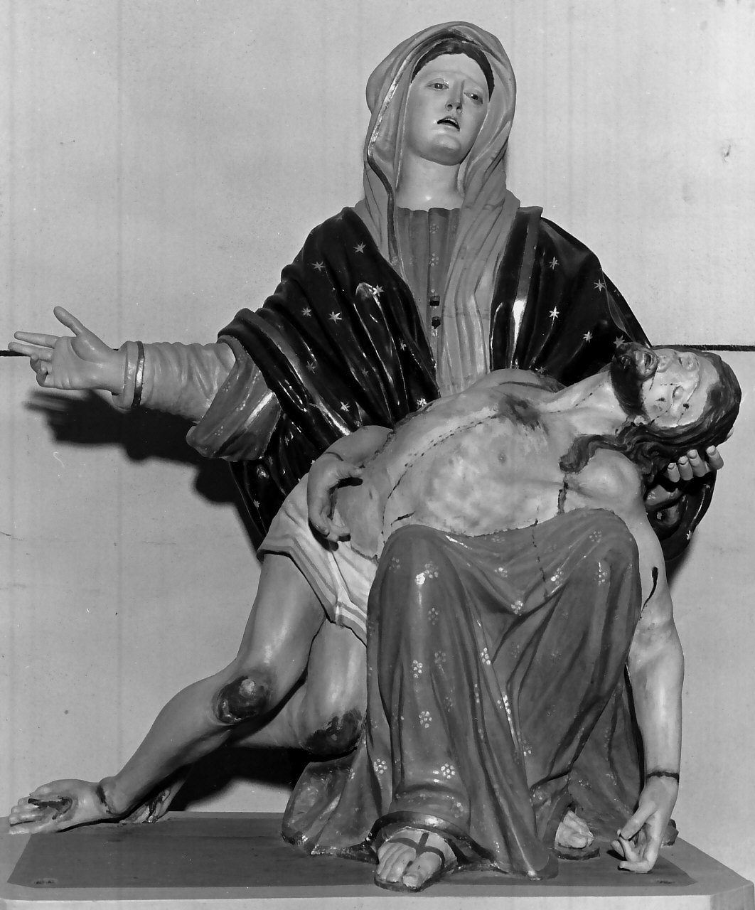 Pietà (gruppo scultoreo, opera isolata) - bottega Italia meridionale (sec. XVIII)
