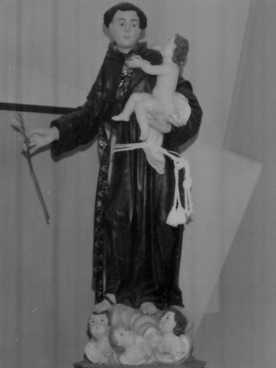 Sant'Antonio da Padova con il bambino (statua, opera isolata) - bottega Italia meridionale (sec. XVIII)