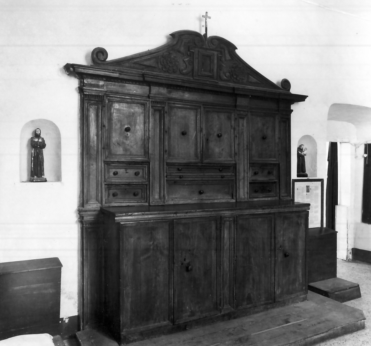 armadio da sacrestia, opera isolata - bottega calabrese (sec. XIX)