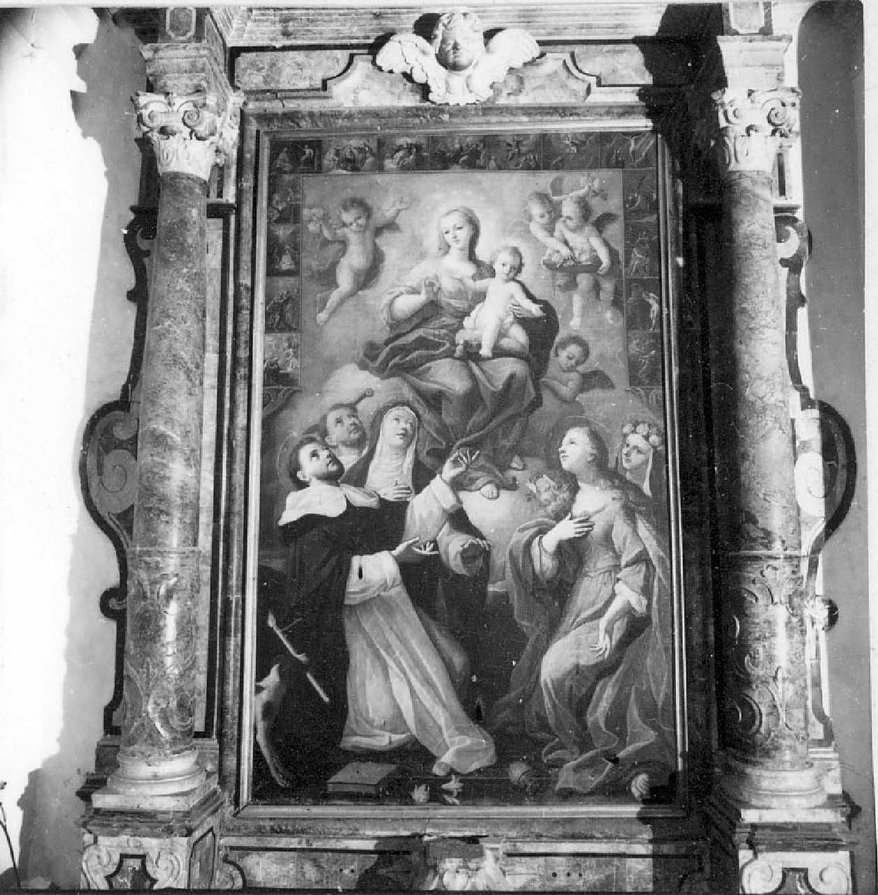 Madonna del Rosario con Santi domenicani e misteri del rosario (dipinto, opera isolata) di Sarnelli Antonio (sec. XVIII)