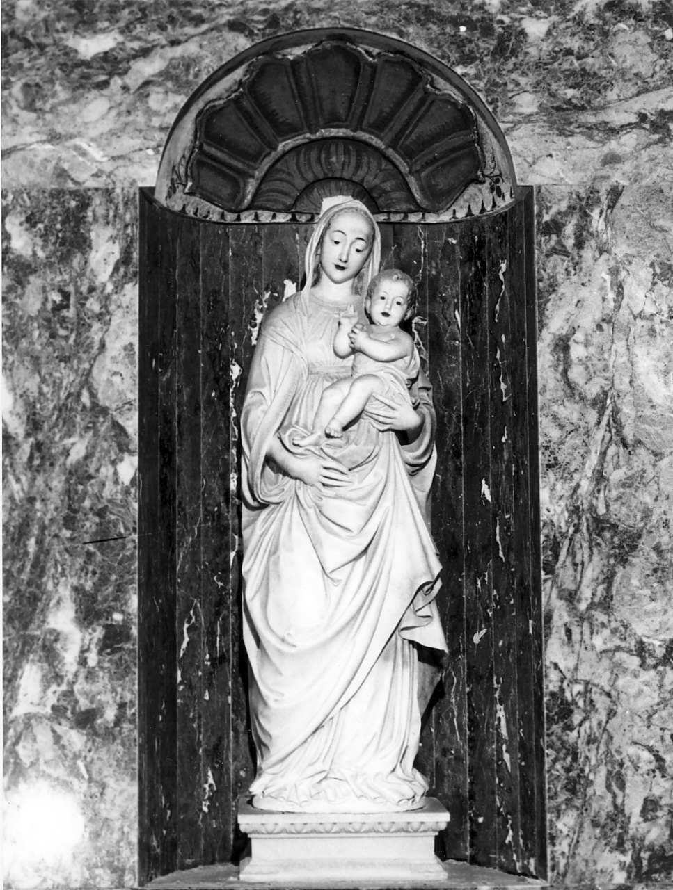 Madonna con Bambino (statua, opera isolata) di Gagini Antonello (sec. XVI)