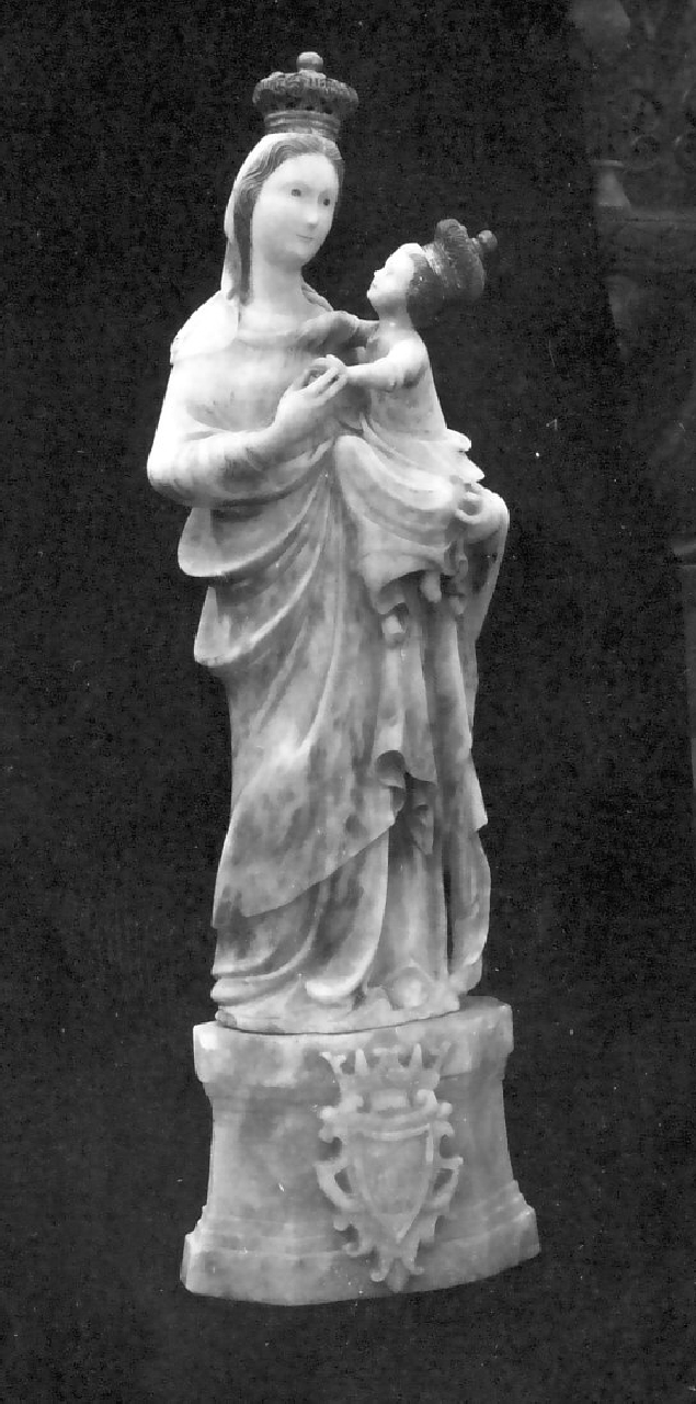 Madonna con Bambino (scultura, opera isolata) - bottega trapanese (sec. XVI)