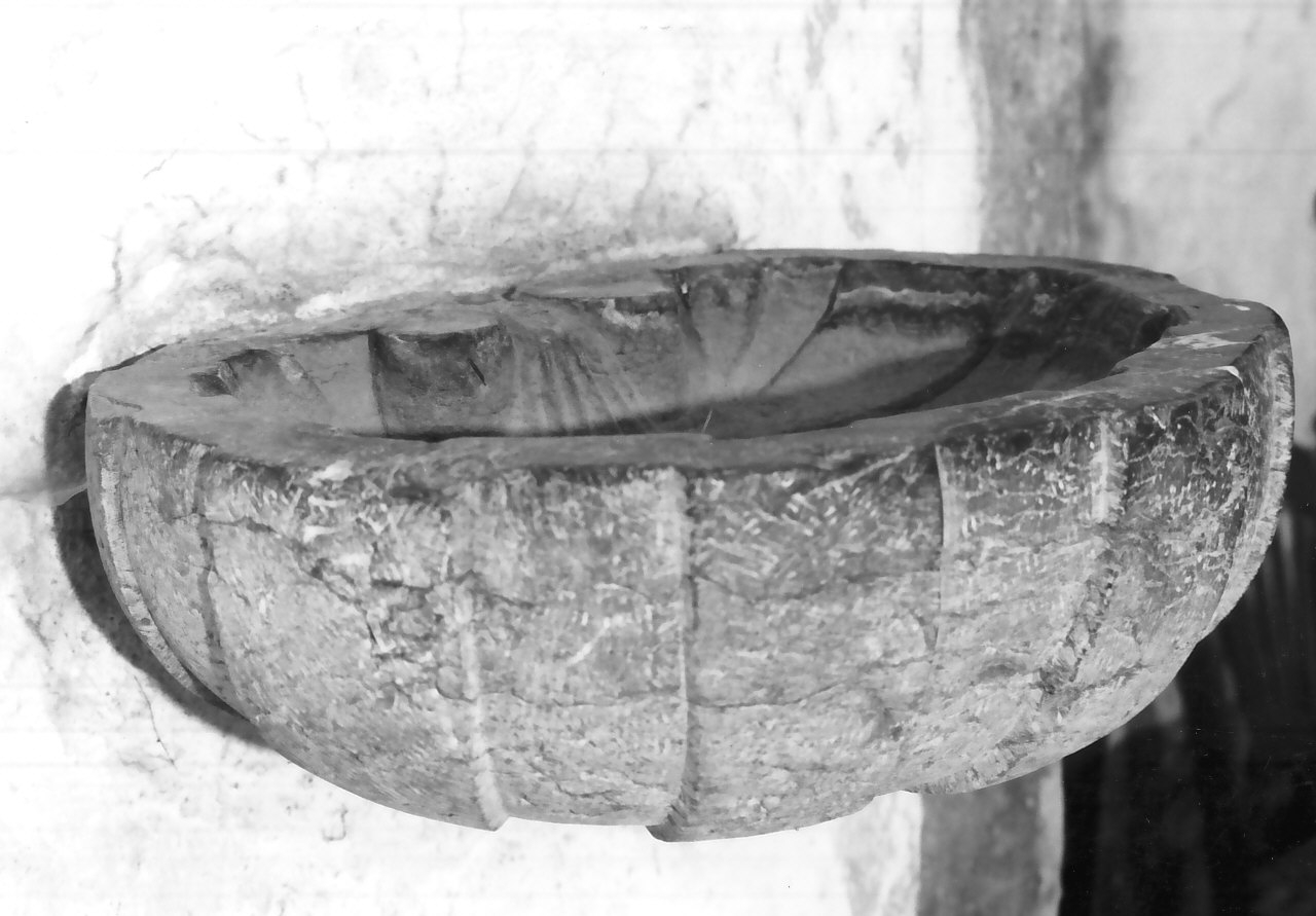 acquasantiera da parete - bottega calabrese (fine sec. XVII)