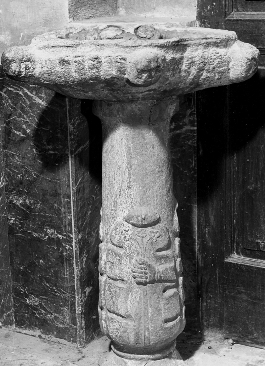 acquasantiera - a fusto, opera isolata - bottega calabrese (sec. XVI)