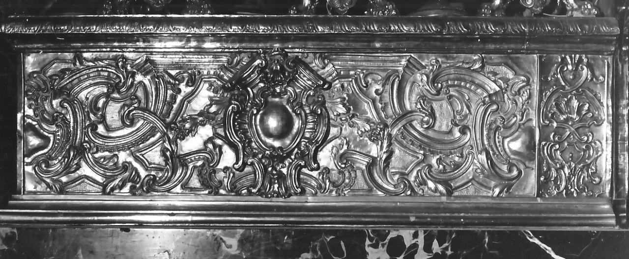 decorazione a sbalzo - bottega napoletana (sec. XVI)