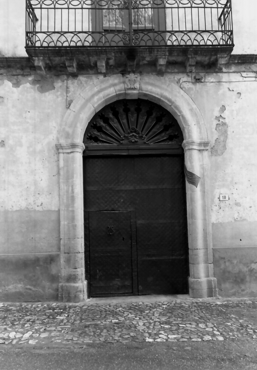 portale, opera isolata - bottega calabrese (fine/inizio secc. XVIII/ XIX)