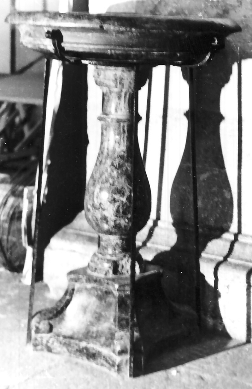 acquasantiera - a fusto - bottega calabrese (seconda metà sec. XVII)