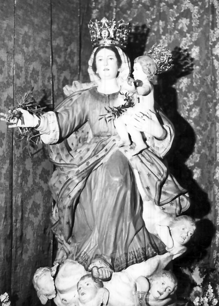 Madonna del Monte Oliveto, Madonna con Bambino (statua) - bottega Italia meridionale (sec. XVIII)