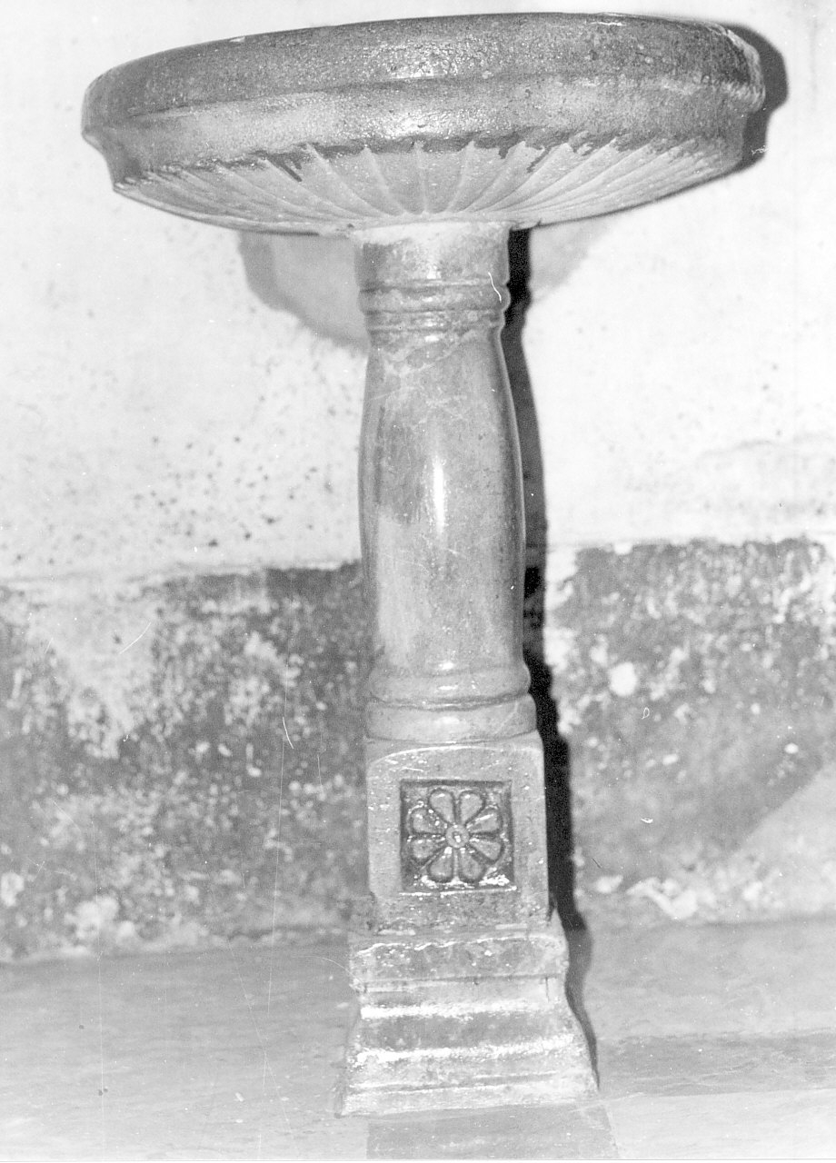 acquasantiera - a fusto, opera isolata - bottega calabrese (sec. XVIII)