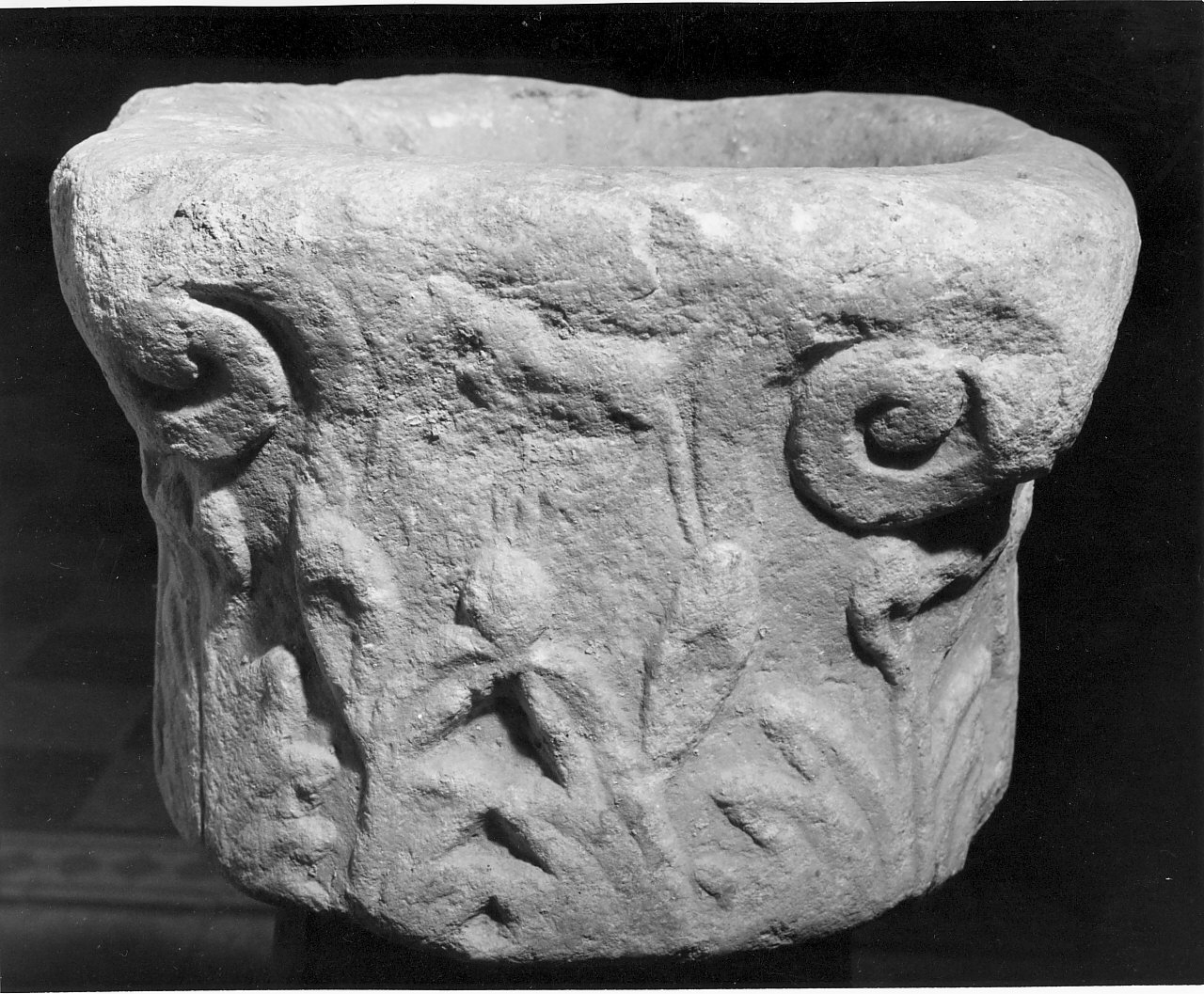 decorazione plastico-architettonica, frammento - bottega Italia meridionale (sec. XVI)