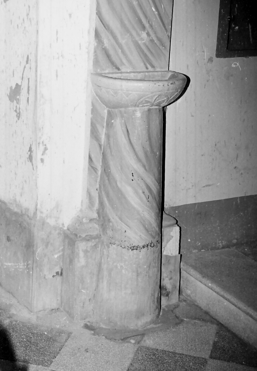 acquasantiera - a fusto, opera isolata - bottega calabrese (metà sec. XVII)