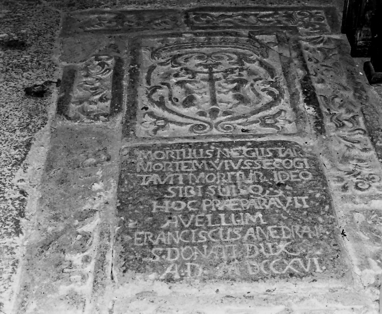 lapide tombale - bottega calabrese (sec. XVIII)