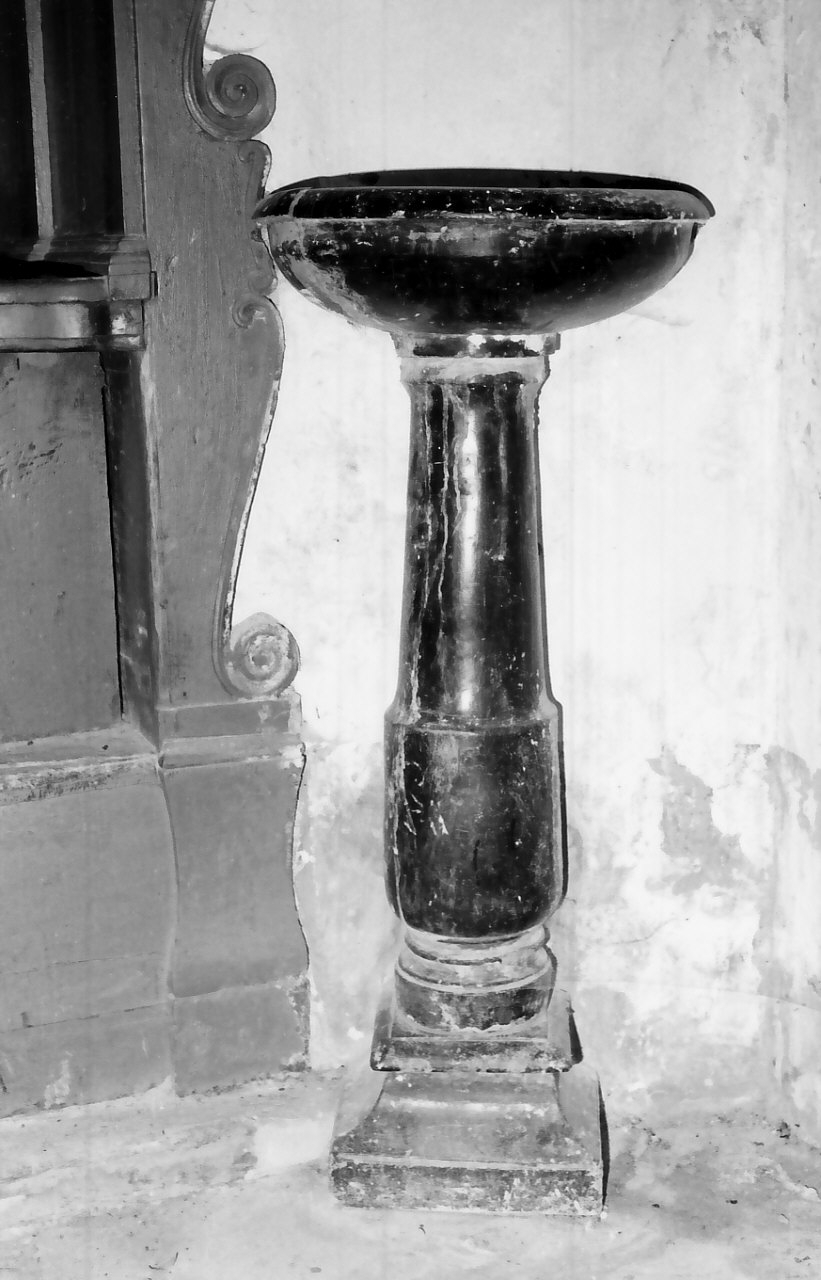 acquasantiera - a fusto - bottega Italia meridionale (sec. XVIII)