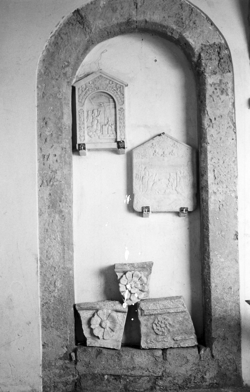 stele, frammento - bottega calabrese (sec. XVI)