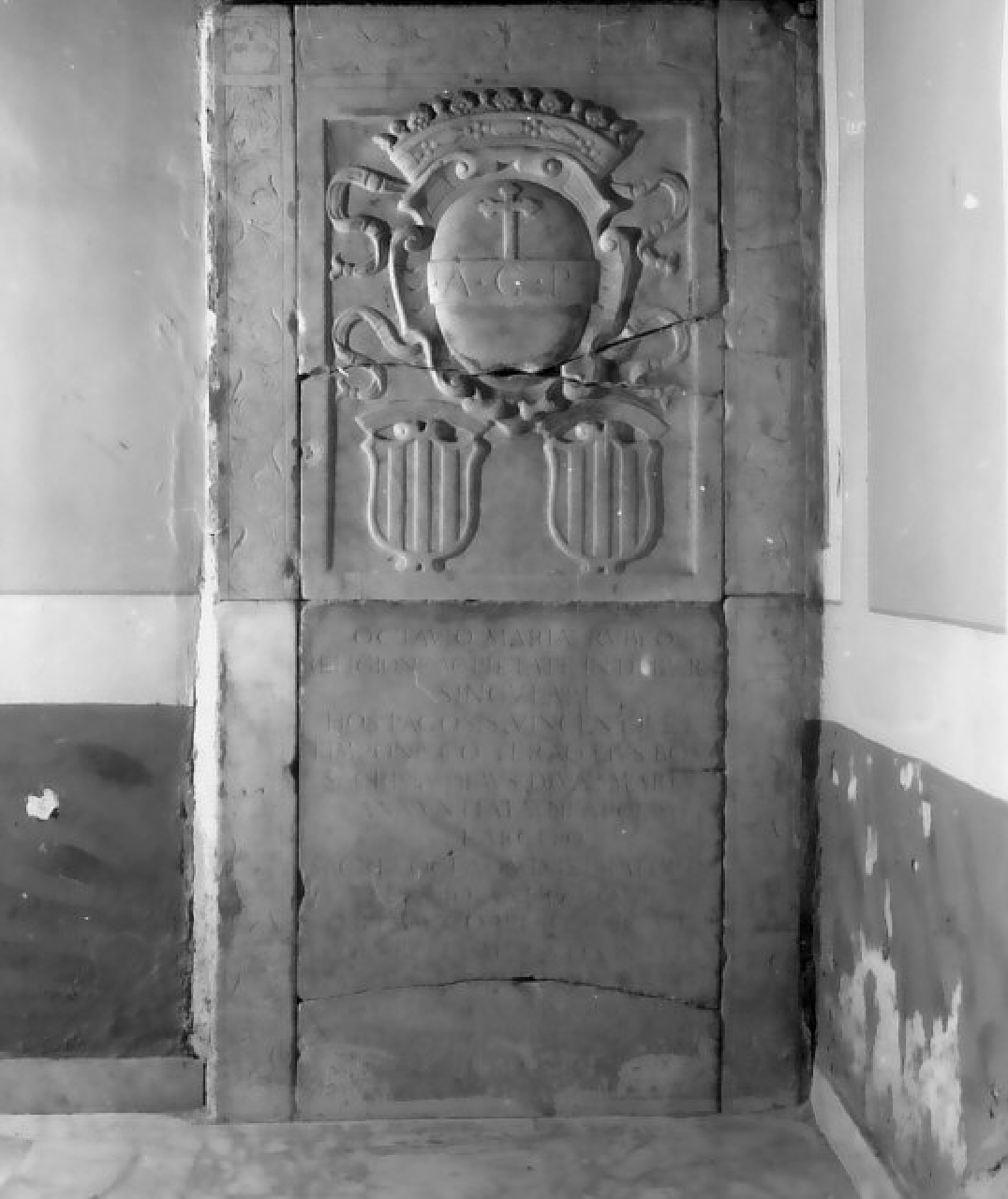 lapide tombale - bottega Italia meridionale (fine/inizio secc. XVI/ XVII)
