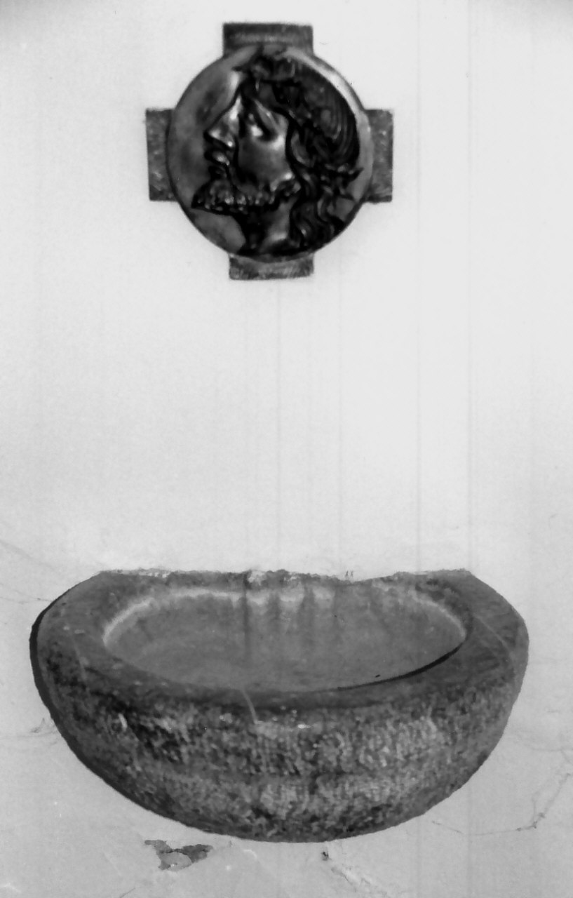 acquasantiera - a conchiglia, opera isolata - bottega calabrese (seconda metà sec. XVIII)