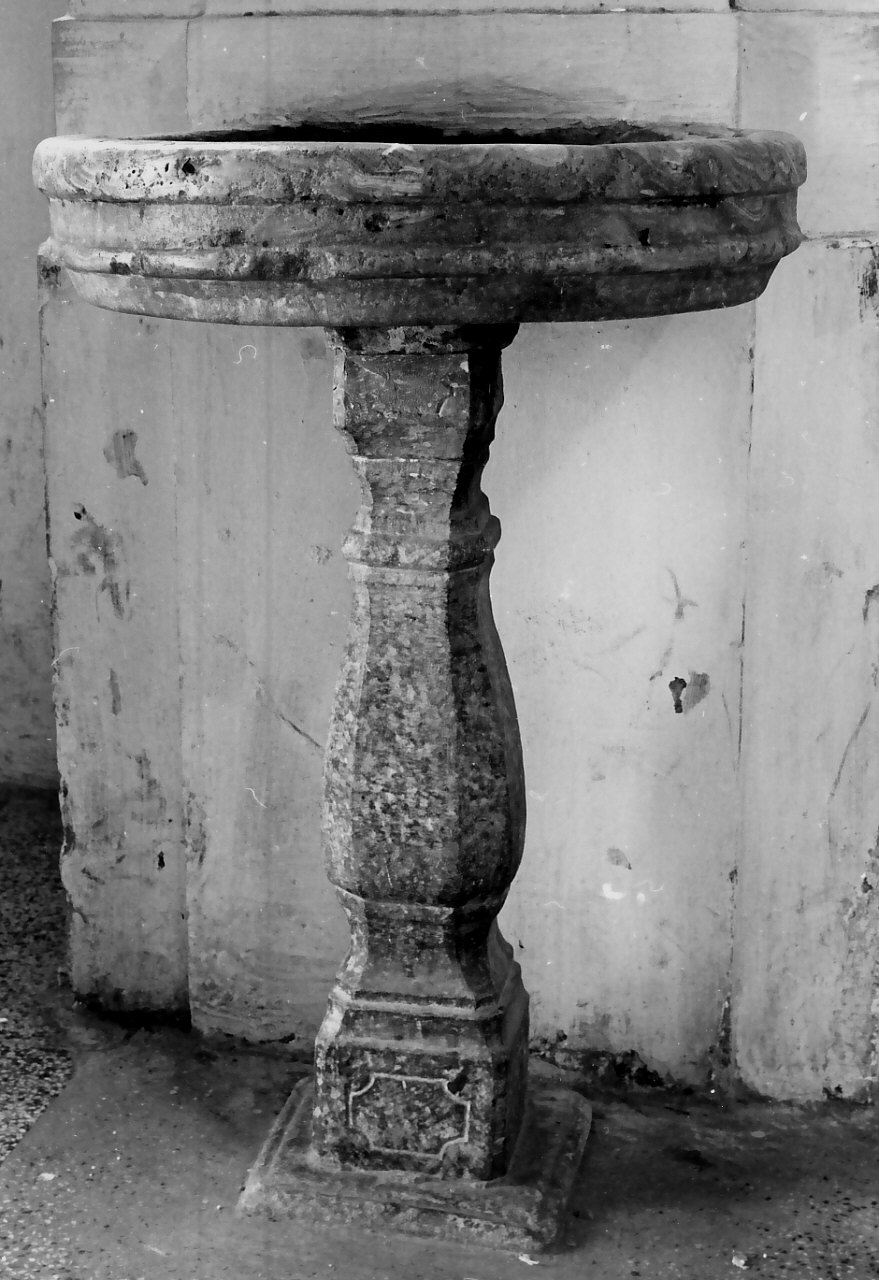 acquasantiera, opera isolata - bottega calabrese (sec. XVIII)