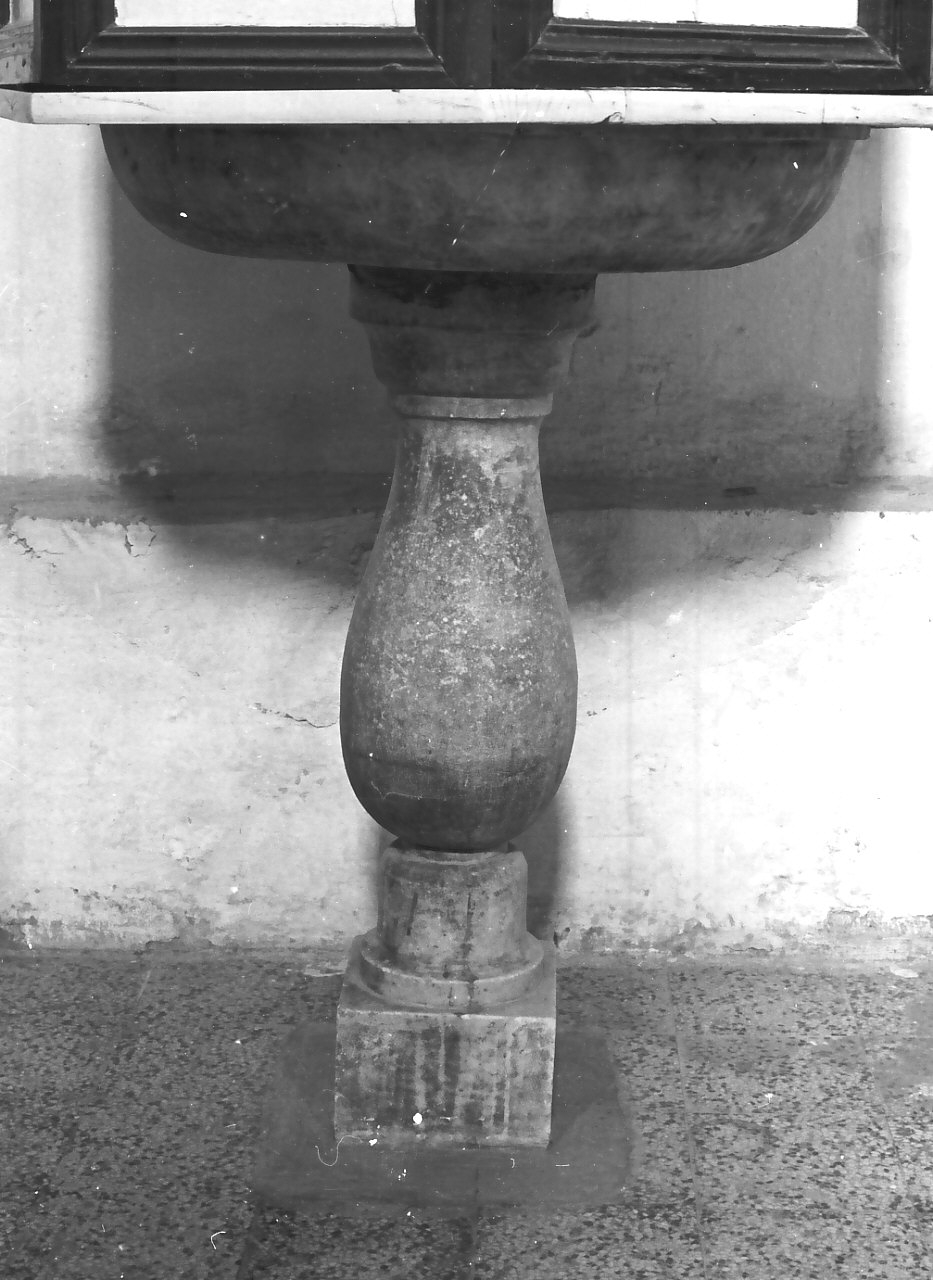 acquasantiera, opera isolata - bottega calabrese (sec. XVIII)