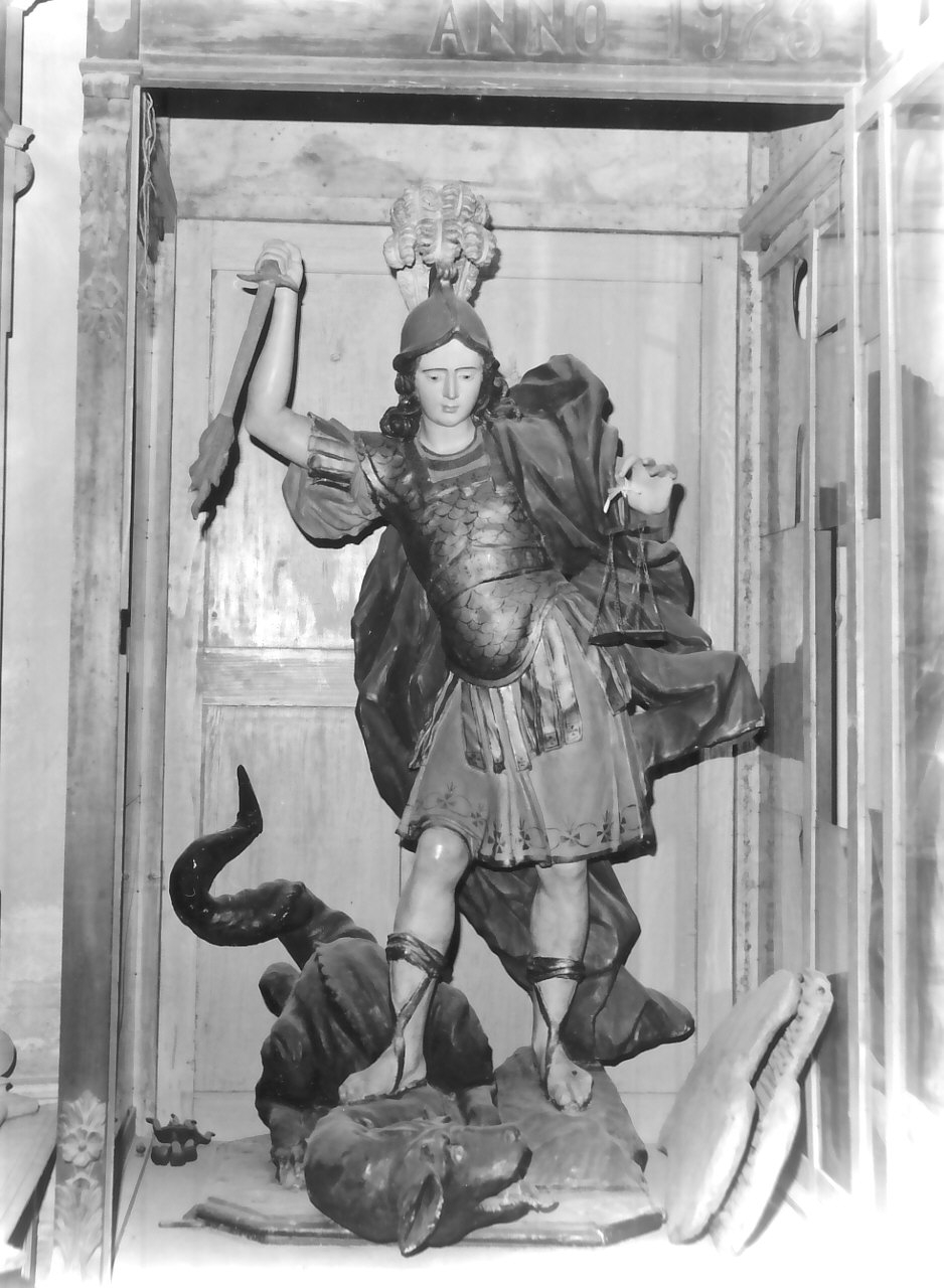 San Michele Arcangelo combatte il drago (statua) - bottega Italia meridionale (fine sec. XIX)