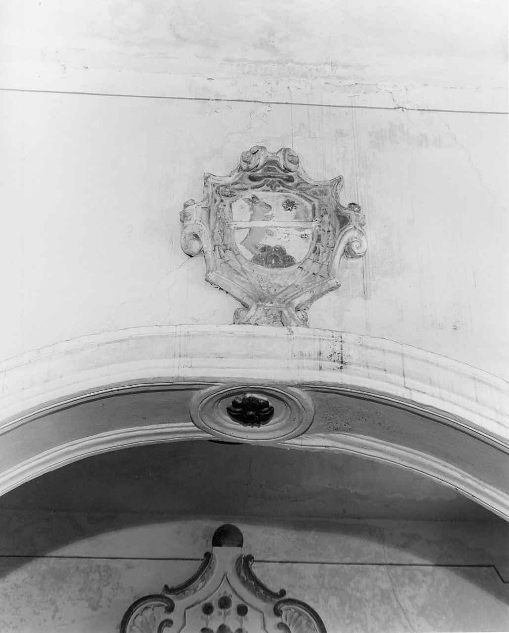 stemma vescovile (decorazione plastica) - bottega calabrese (sec. XIX)