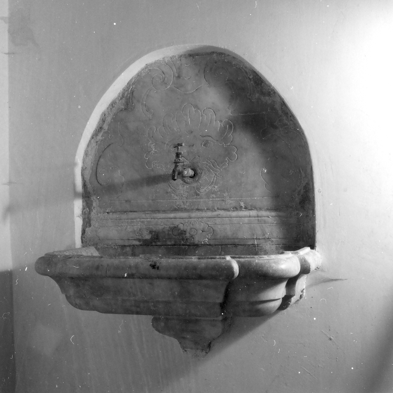 lavabo da sacrestia, opera isolata - bottega calabrese (sec. XVIII)