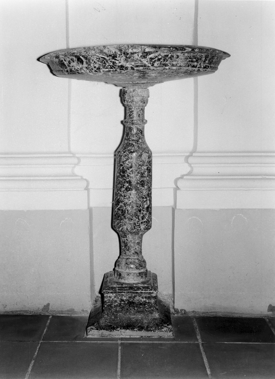 acquasantiera - a fusto, opera isolata - bottega calabrese (inizio sec. XIX)