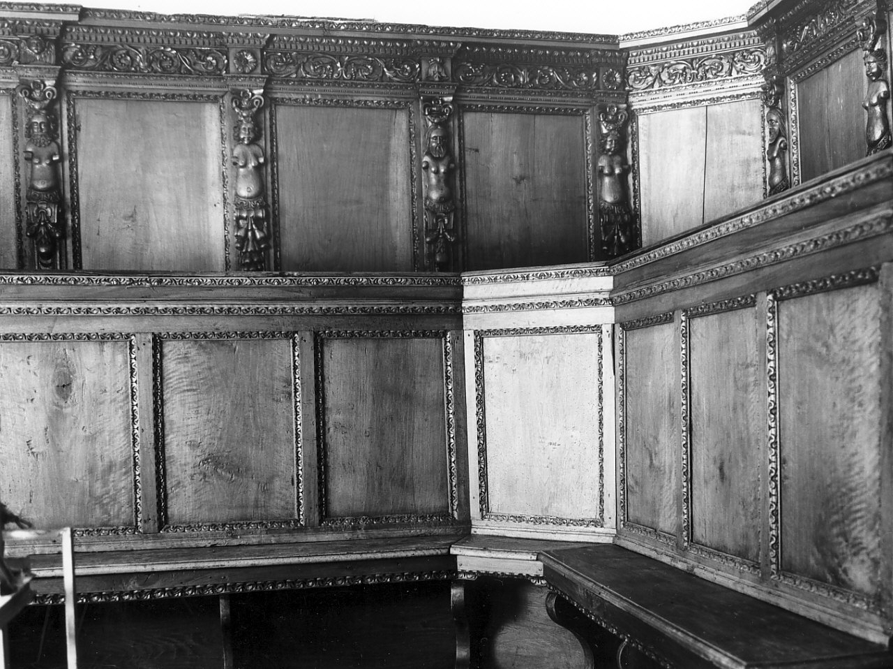 stalli del coro, insieme - bottega calabrese (seconda metà sec. XVII)