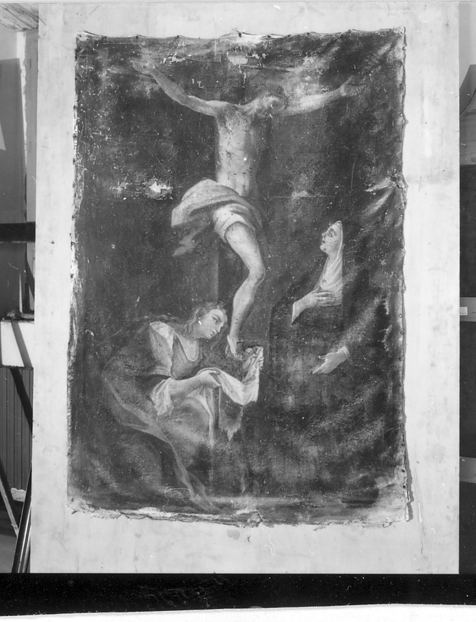 crocifissione di Cristo con la Madonna e Santa Maria Maddalena (dipinto, opera isolata) - ambito napoletano (seconda metà sec. XVIII)