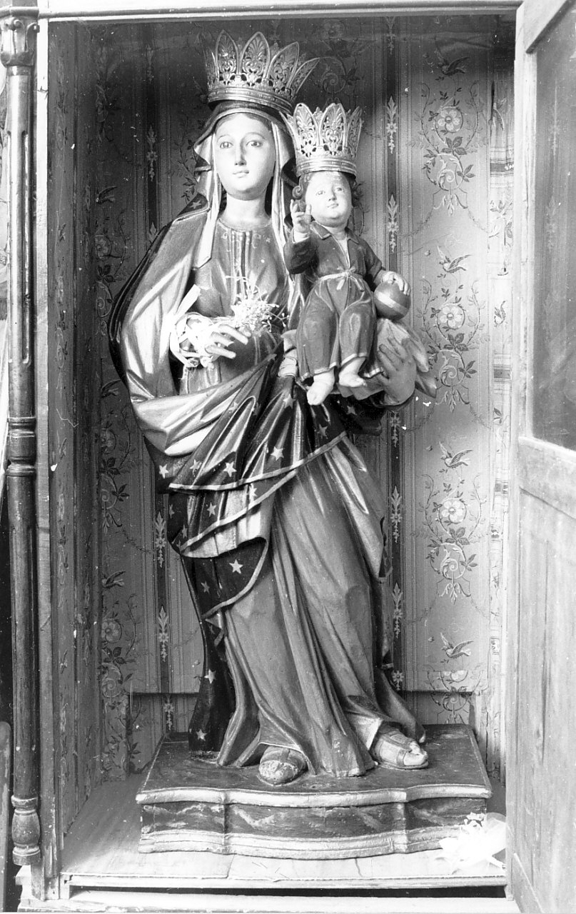 Madonna di Costantinopoli, Madonna con Bambino (statua, opera isolata) - bottega Italia meridionale (fine sec. XVII)