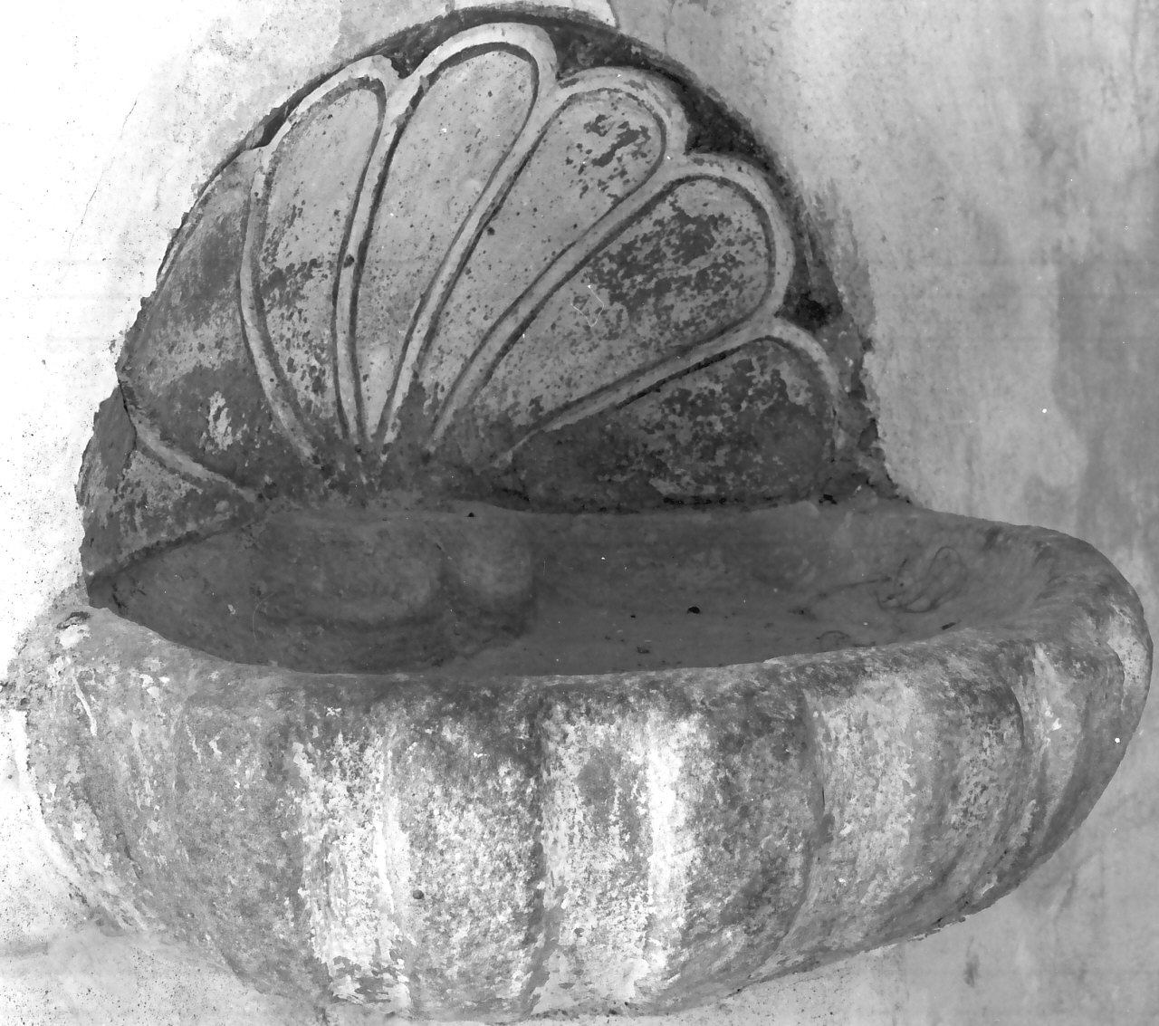 acquasantiera pensile - bottega calabrese (sec. XVII)