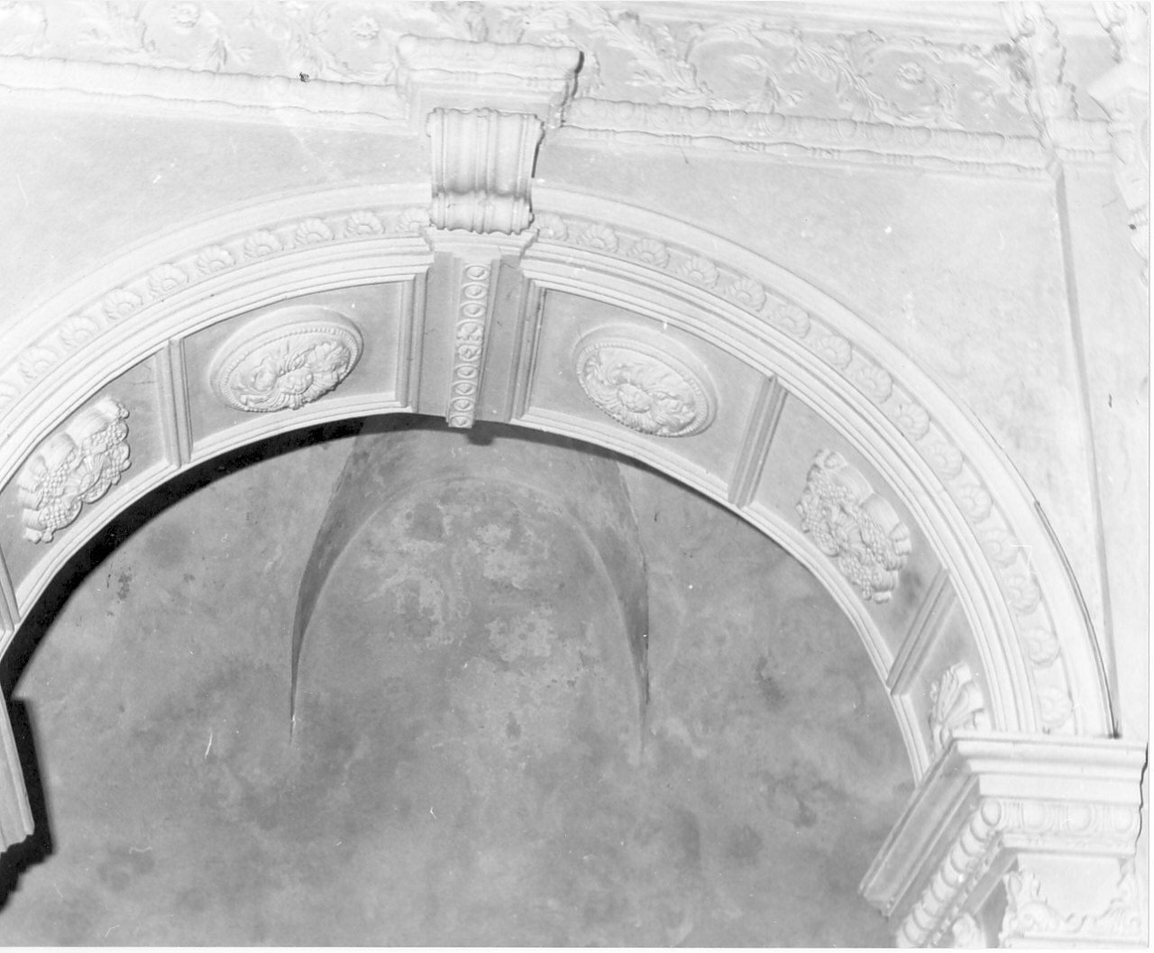 decorazione plastico-architettonica, serie - bottega calabrese (sec. XIX)