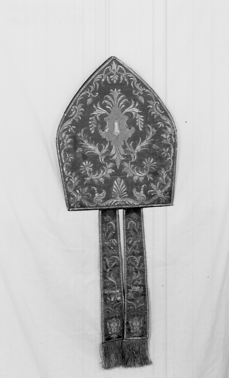 mitria, opera isolata - manifattura Italia meridionale (sec. XVIII)