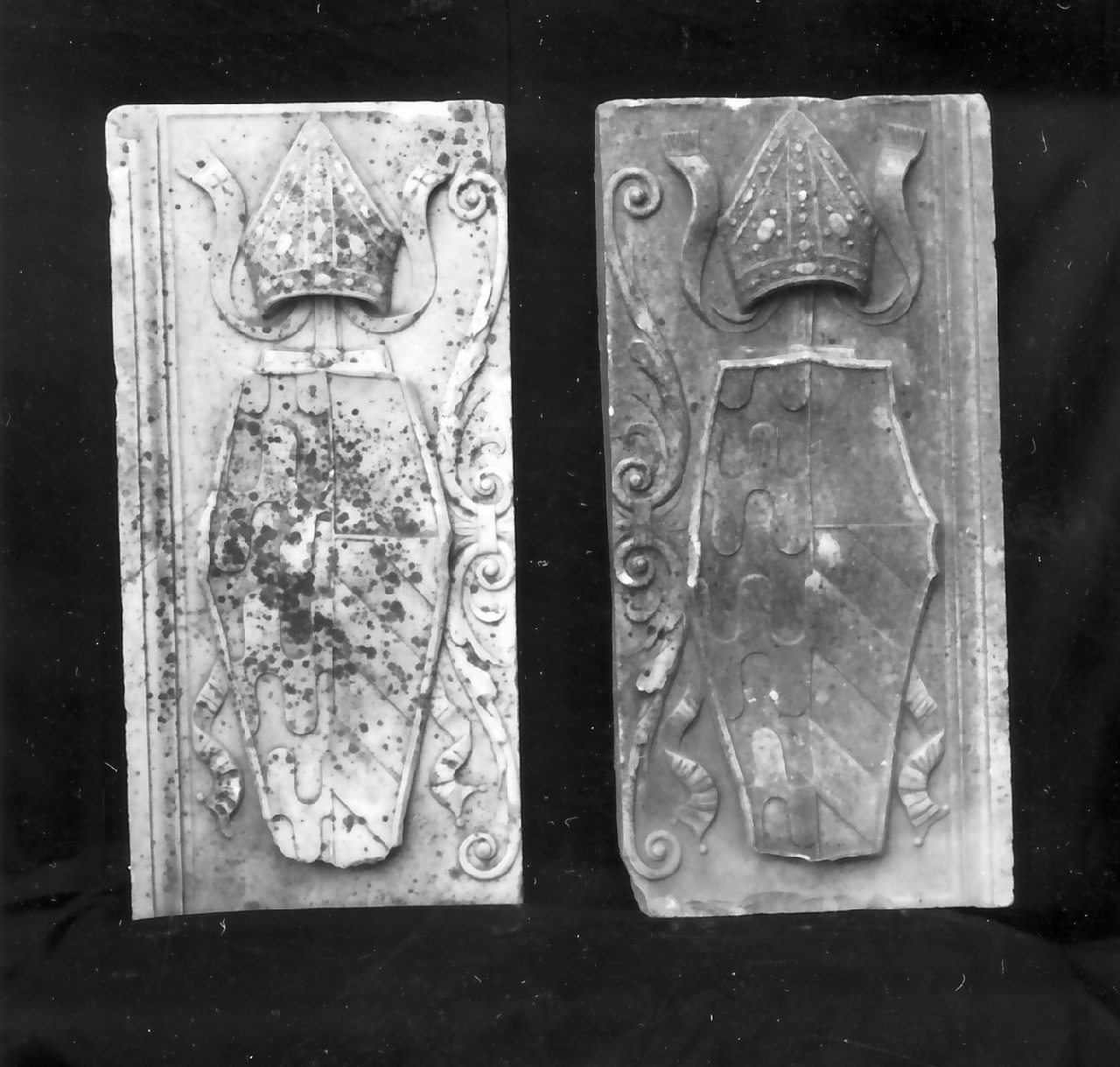 stemma vescovile (lastra tombale, frammento) - bottega Italia meridionale (sec. XVI)