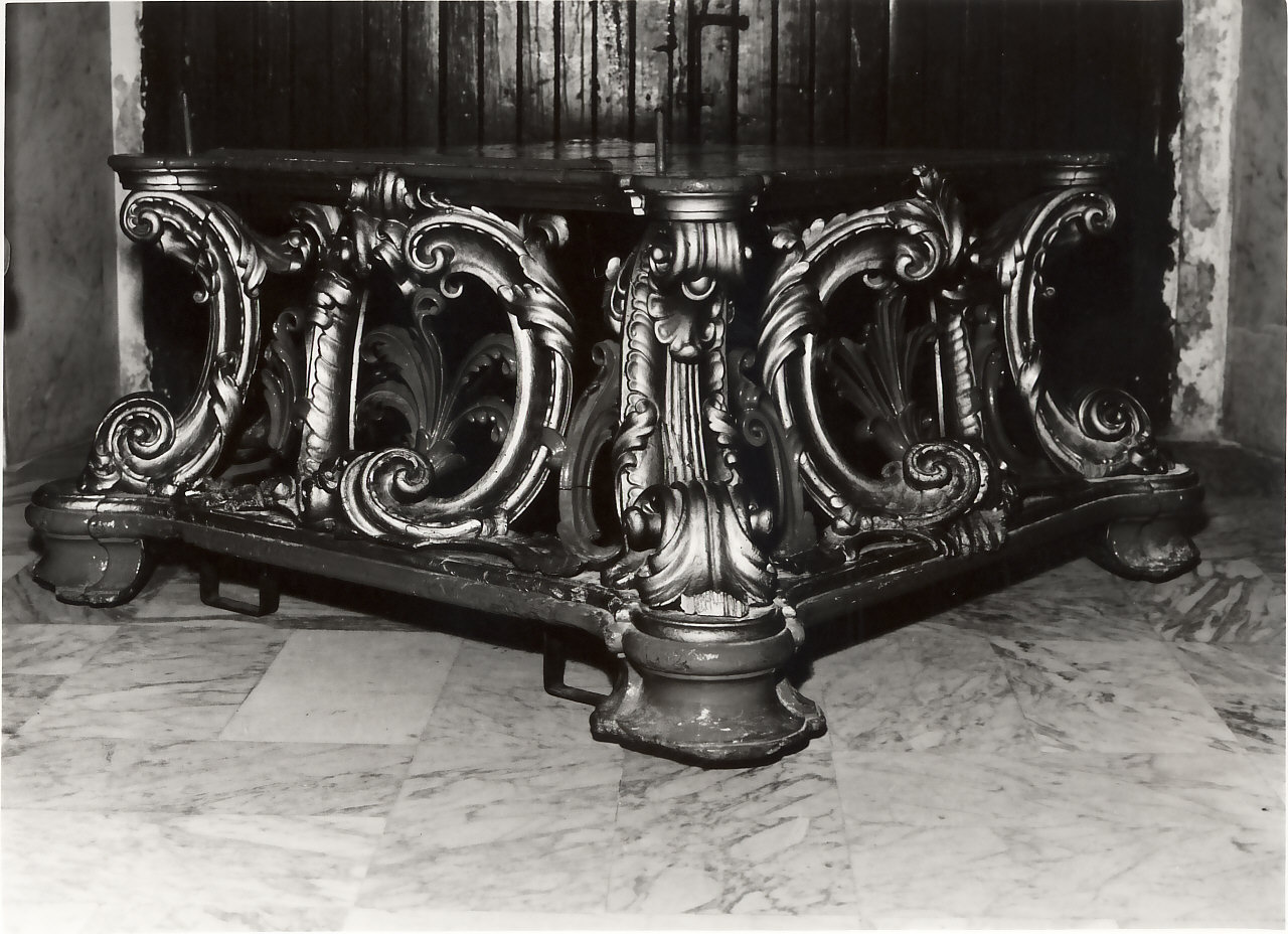 piedistallo di statua, opera isolata - bottega Italia meridionale (sec. XVIII)