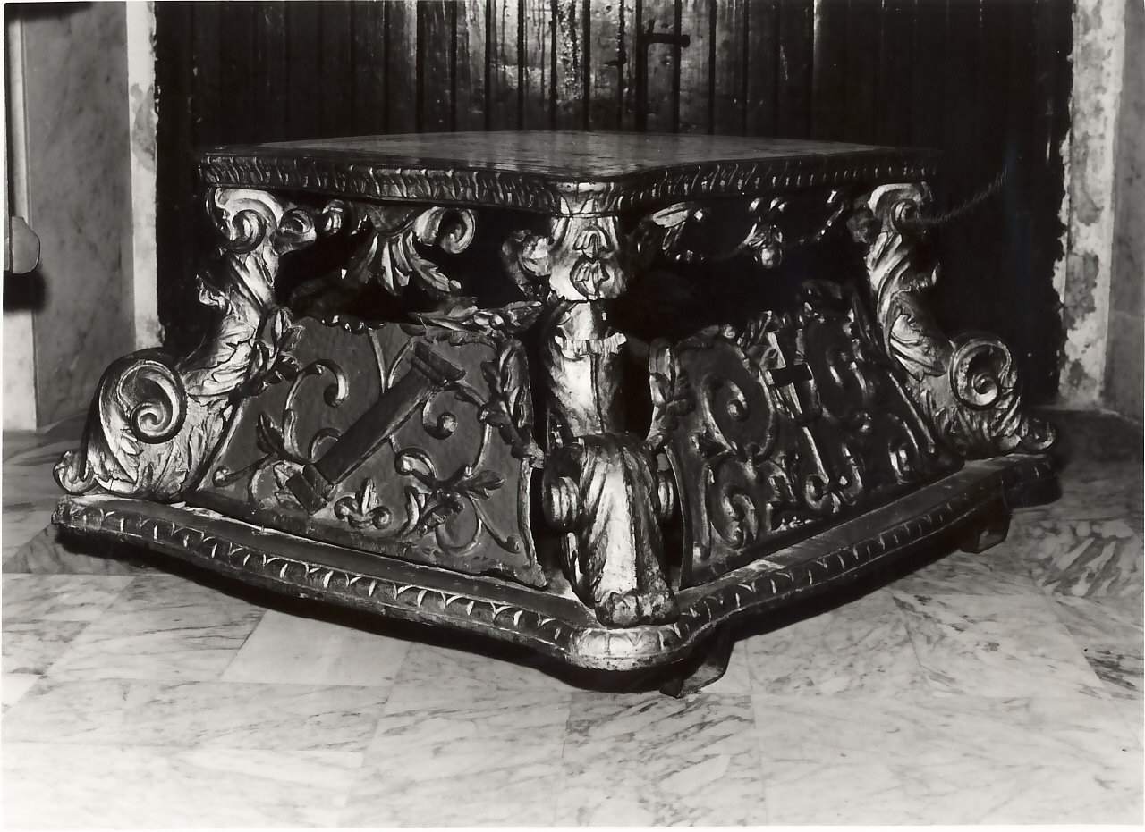 piedistallo di statua, opera isolata - bottega Italia meridionale (sec. XVIII)