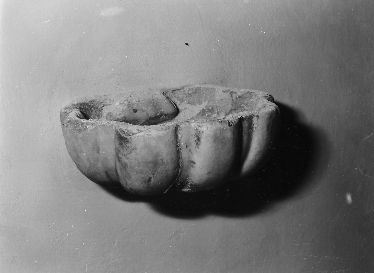 acquasantiera pensile, opera isolata - bottega calabrese (sec. XVIII)