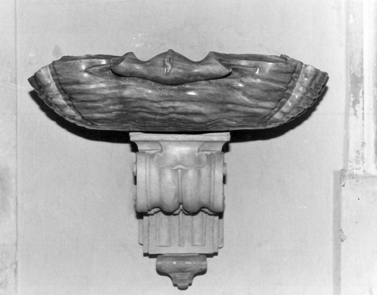 acquasantiera pensile - bottega calabrese (seconda metà sec. XVIII)