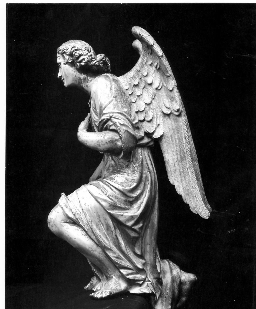 angelo (scultura, elemento d'insieme) di Scioppi Sebastiano (attribuito), Maiterico Raffaele (attribuito) (secondo quarto sec. XVII)