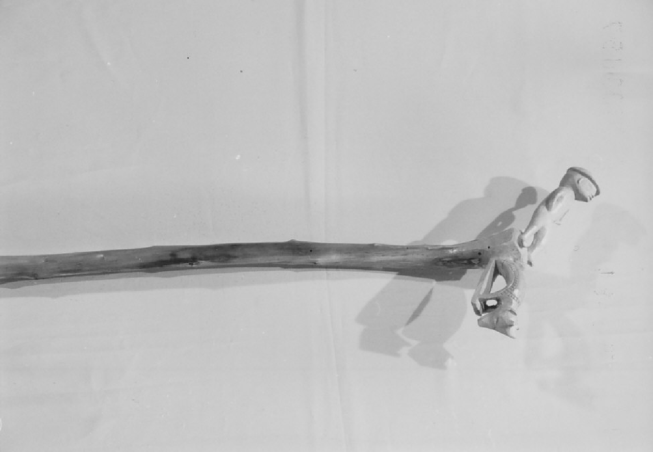 bastone, utensili per la pastorizia di Lombardi Satriani L, Rossi Alessandro (sec. XX seconda metà, sec. XX seconda metà)
