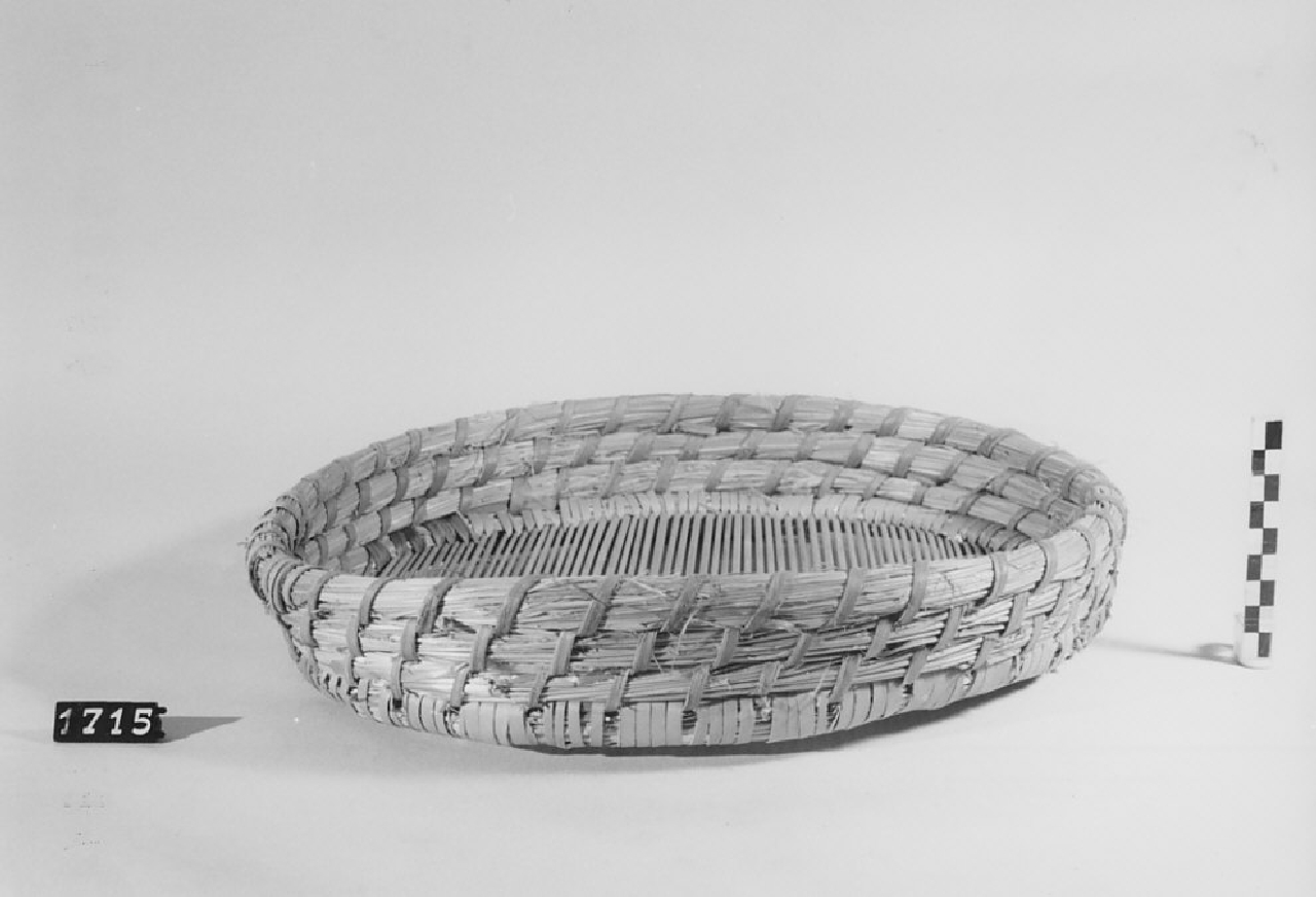 crivello, utensili da cucina - manifattura (1970 ca)