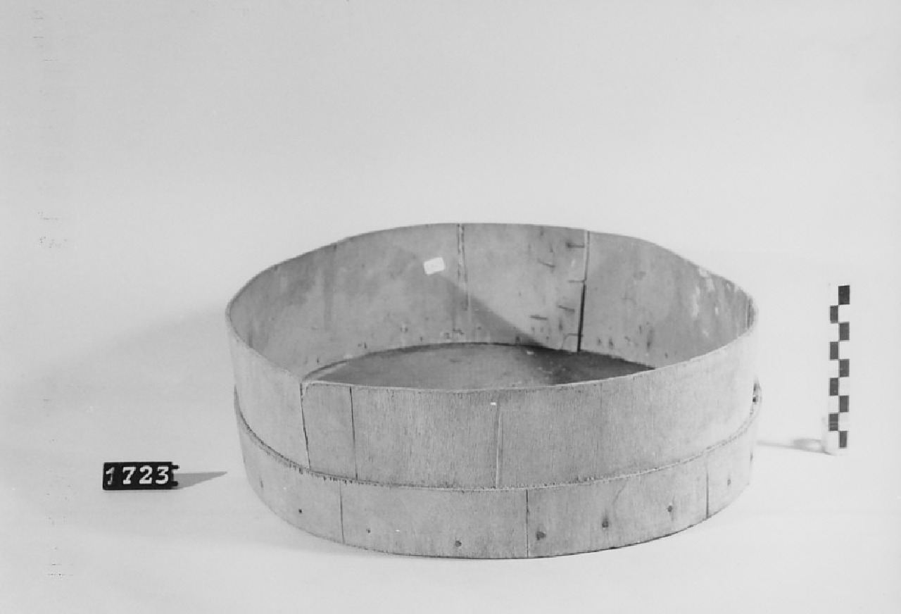 crivello, utensili da cucina - manifattura (sec. XX seconda metà)