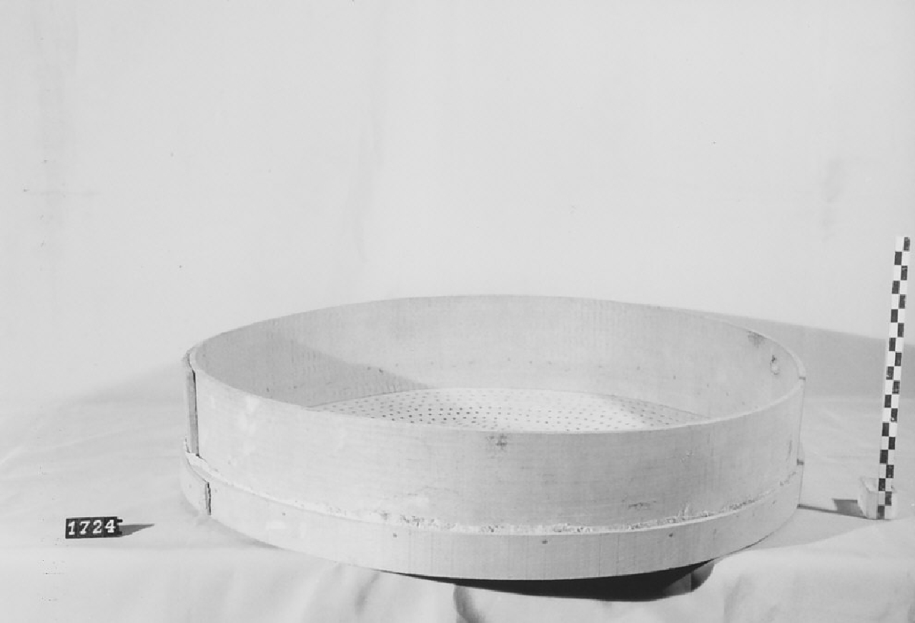 crivello, utensili da cucina - manifattura (sec. XX seconda metà)