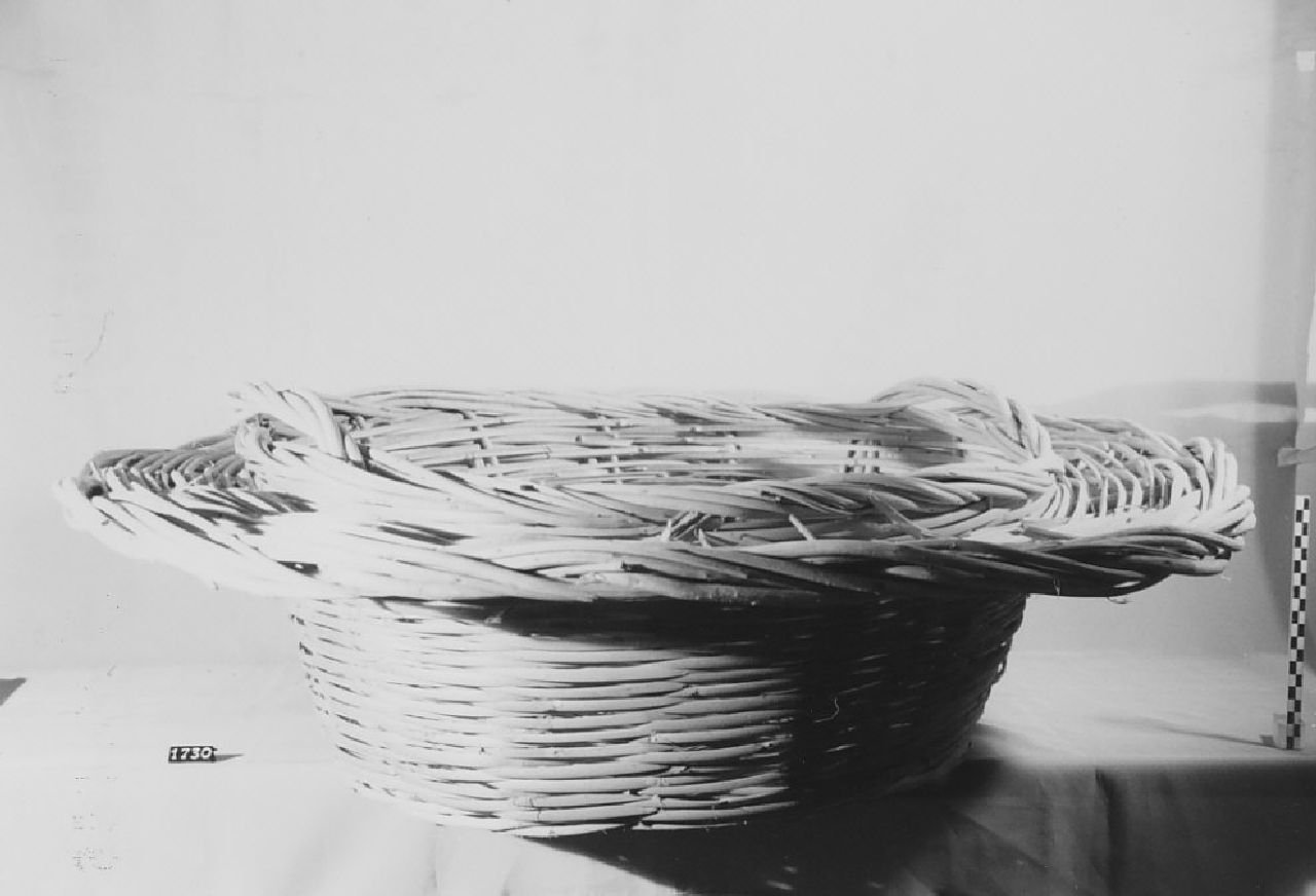 cesta, utensili per la pesca - manifattura (1960 ca)