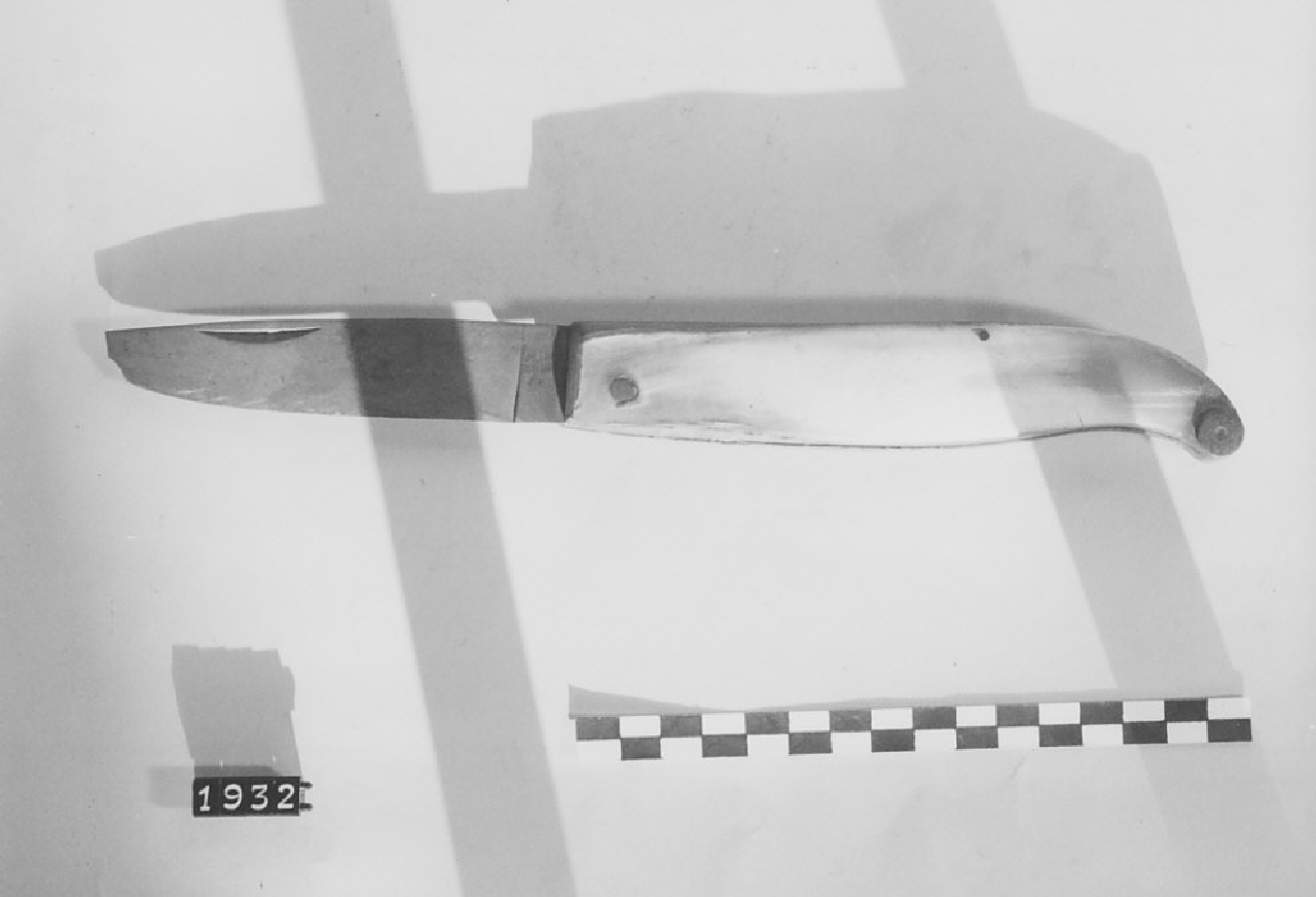 coltello a serramanico, amuleti - manifattura (sec. XX)