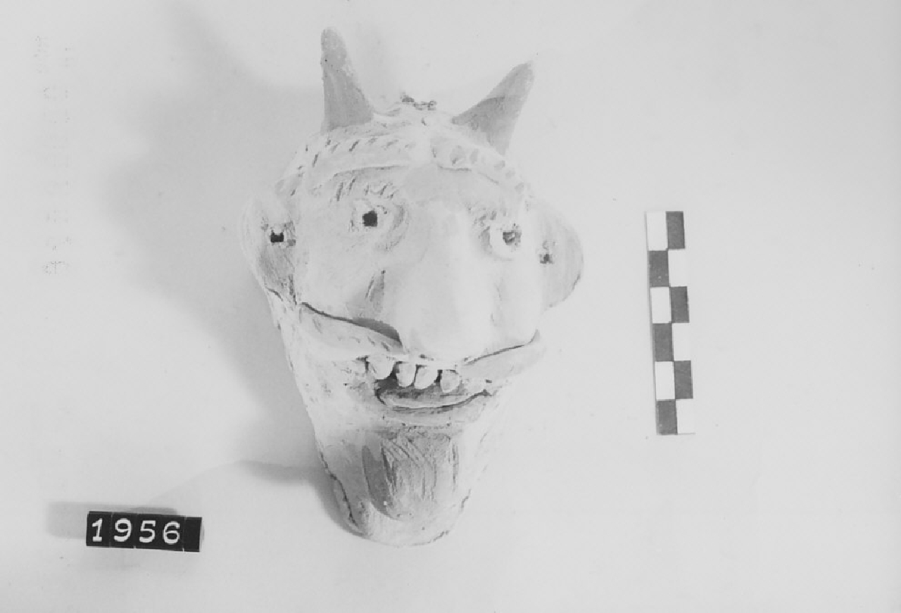 Volto diabolico (maschera, ceramica) di Gangemi Francesco Giuseppe (Ceramista) - bottega del ceramista (1972 ca)