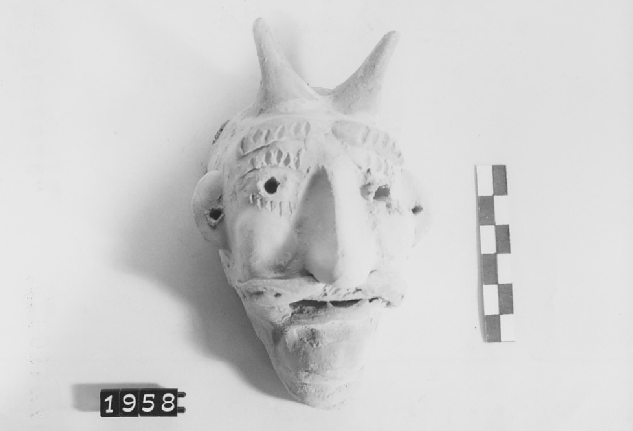 Volto diabolico (maschera, ceramica) di Gangemi Francesco Giuseppe (Ceramista) - bottega del ceramista (1972 ca)